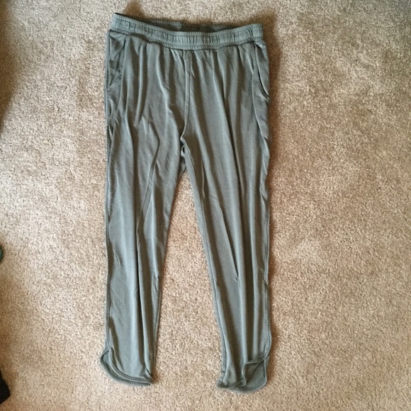 American Eagle Capri joggers - Picture 1 of 2